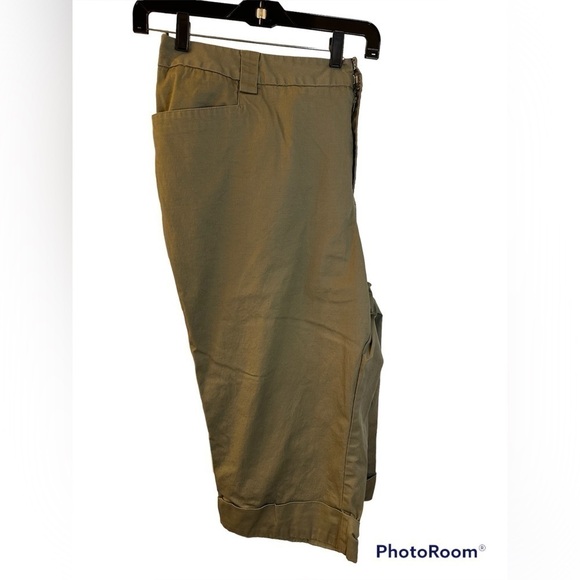 🩷5/$10 𝅺venezia capris plus size 26 olive green - Picture 1 of 8